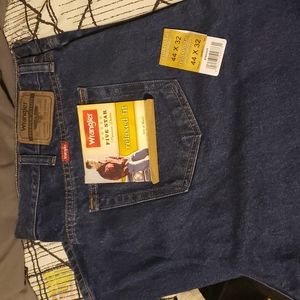 Nwot Mens Wrangler relaxed fit jeans